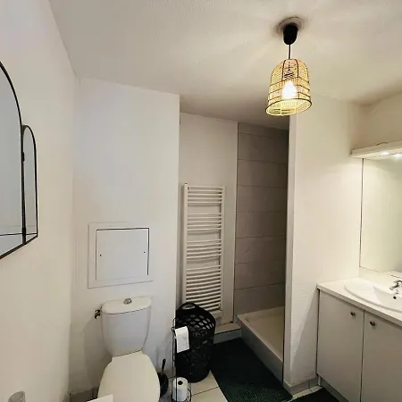 Cozy T2 Avec Terrasse Privée - *