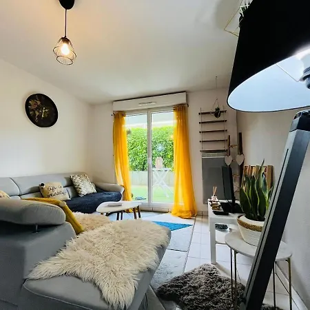 Cozy T2 Avec Terrasse Privee - Apartman