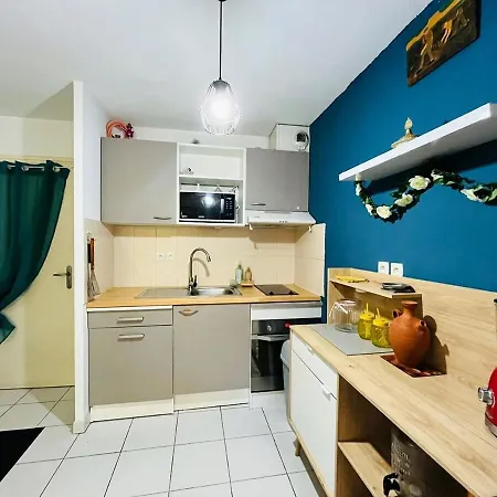 Cozy T2 Avec Terrasse Privee - Apartman *